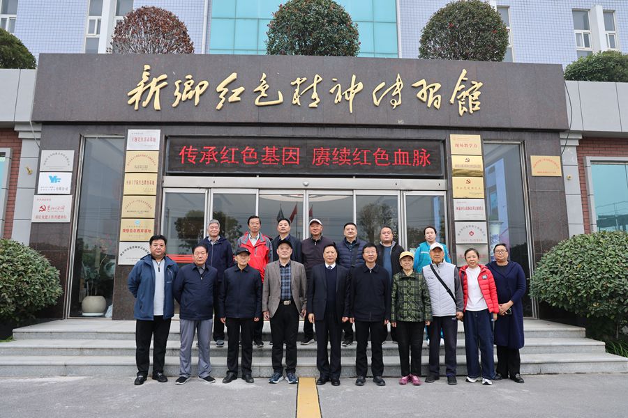 银发寻初心：新乡纪检离退休干部走进部落先锋官网，，，，，，，感悟科技实力与红色传承